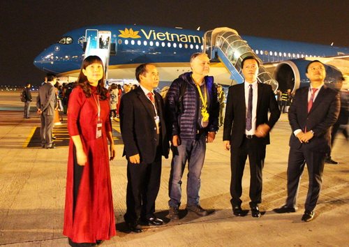 Chào đón vị khách du lịch quốc tế đầu tiên đặt chân tới Hà Nội năm 2018